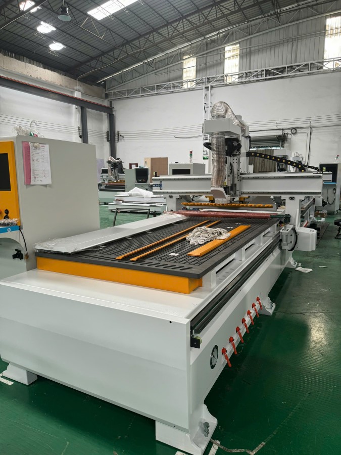 MÁY CNC 1 ĐẦU THAY DAO TỰ ĐỘNG 12 DAO