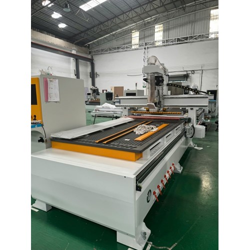 MÁY CNC 1 ĐẦU THAY DAO TỰ ĐỘNG 12 DAO