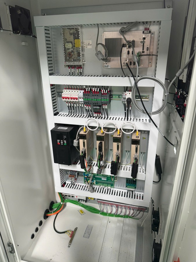 MÁY CNC 1 ĐẦU THAY DAO TỰ ĐỘNG 12 DAO