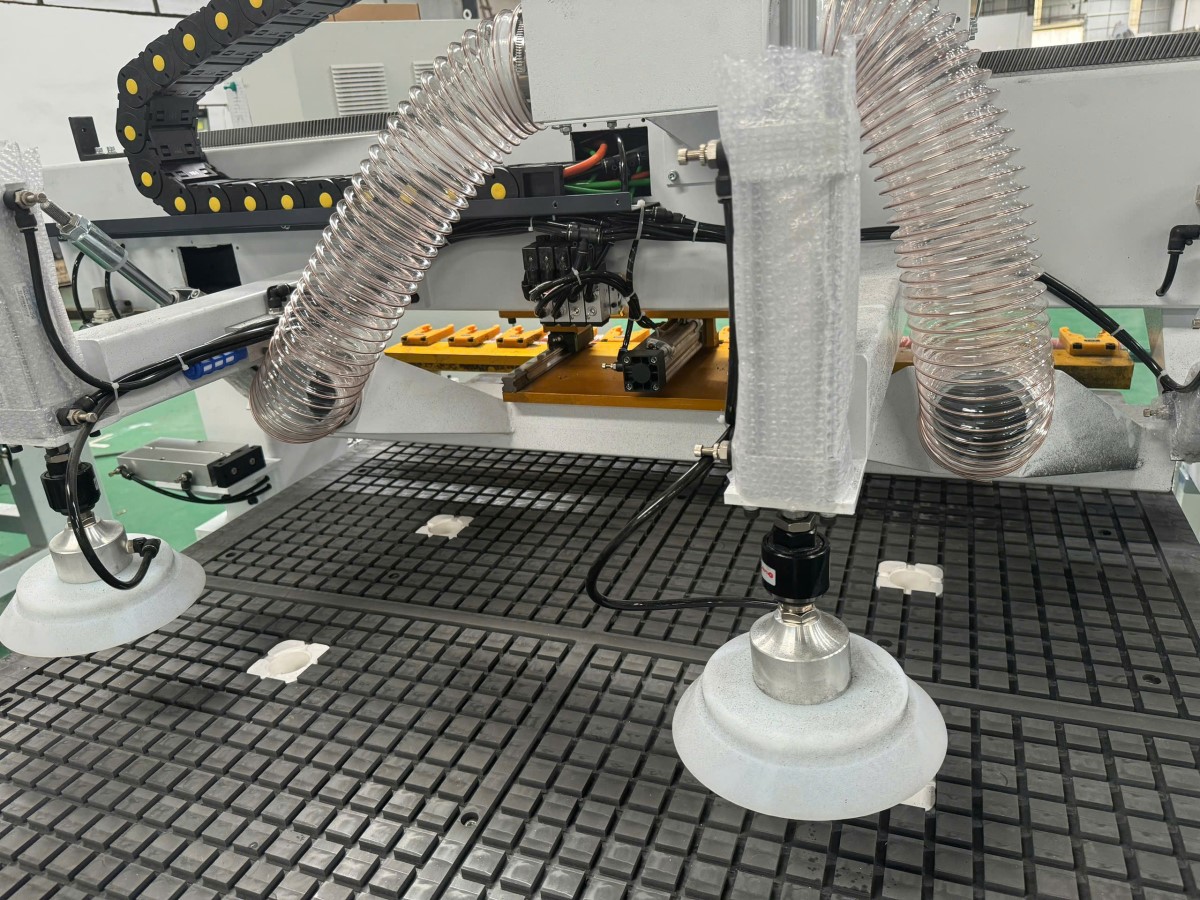MÁY CNC 1 ĐẦU THAY DAO TỰ ĐỘNG 12 DAO