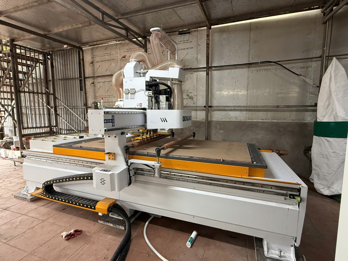 MÁY CNC 1 ĐẦU THAY DAO TỰ ĐỘNG 12 DAO