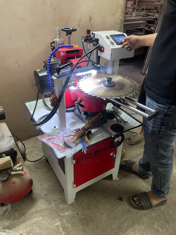 Máy mài lưỡi cưa hợp kim tự động -NC688