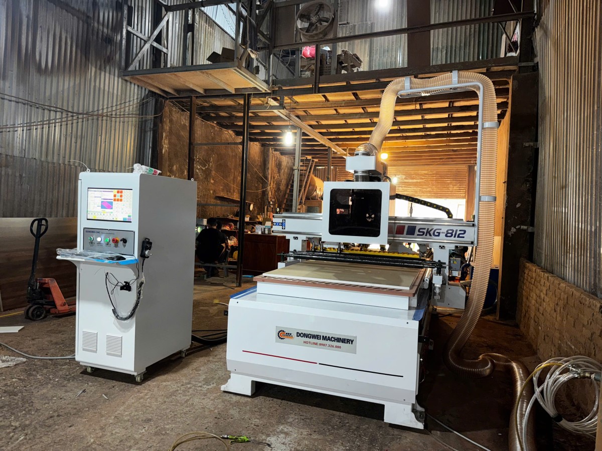MÁY CNC 1 ĐẦU  12 DAO TDTD SKG812