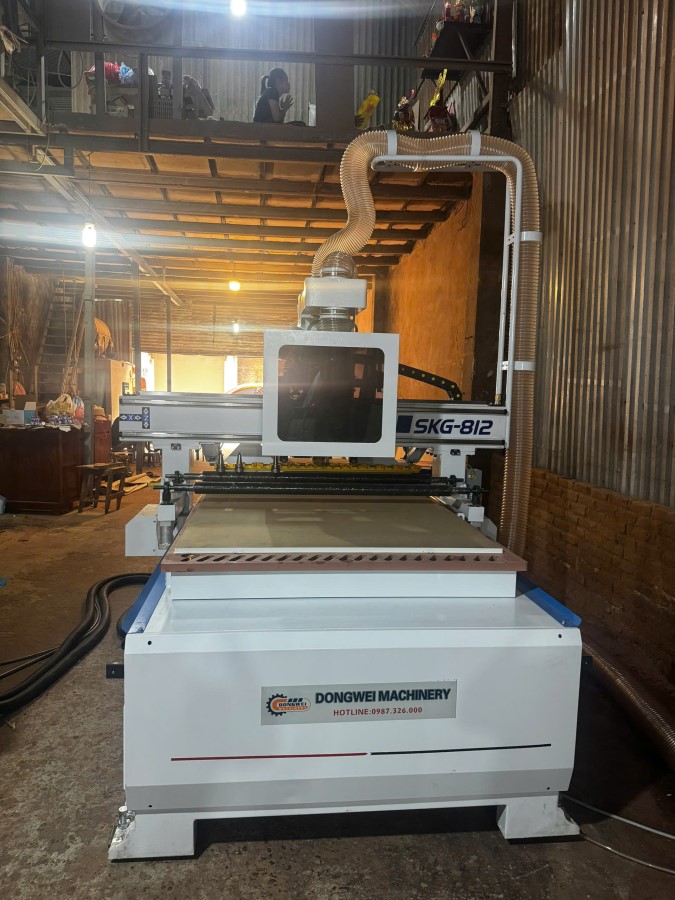 MÁY CNC 1 ĐẦU  12 DAO TDTD SKG812